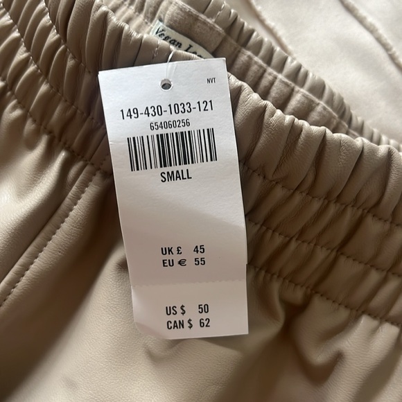 Shorts - Picture 3 of 4